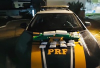 PRF prende idoso com maconha e cocaína na BR-381, em Pouso Alegre (MG)