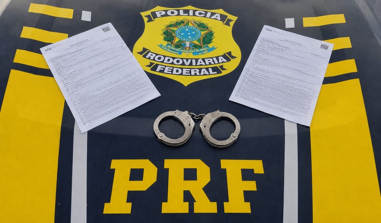 PRF prende quadrilha e recupera Corolla roubado em Três Corações