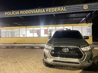 PRF recupera caminhonete roubada e prende dois homens em Montes Claros (MG)
