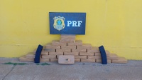 PRF apreende cerca de 30 kg de pasta base de cocaína e apreende 2 carregadores de fuzil na BR-262, em Rio Casca (MG)