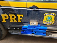 PRF apreende cocaína marcada com “nota de Dólar do Pablo Escobar”, em Patos de Minas (MG)
