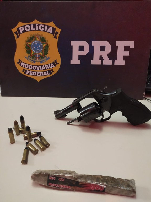 Arma e droga Fervedouro.jpeg