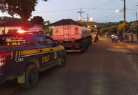 PRF apreende cerca de 35 mil litros de etanol irregular, em Leopoldina (MG)