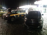 PRF recupera veículo roubado em Pouso Alegre (MG)
