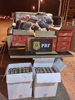 PRF apreende quase 900 pares de calçados falsificados em João Monlevade (MG)