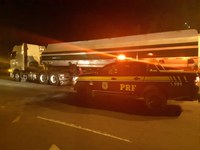 PRF apreende veículo com fraude documental em Leopoldina (MG)