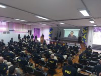 PRF realiza primeiro Cine Drive-in educativo na BR 381, em Betim (MG)