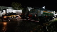 PRF apreende carga de Etanol por fraude fiscal em  Além Paraíba (MG)