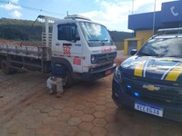 PRF recupera caminhão roubado, em Nova Lima (MG)