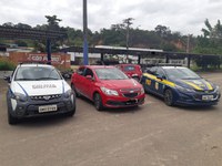 PRF apreende veículos com peças adulteradas, em Muriaé (MG)