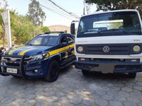 PRF apreende caminhão adulterado, em Teófilo Otoni (MG)