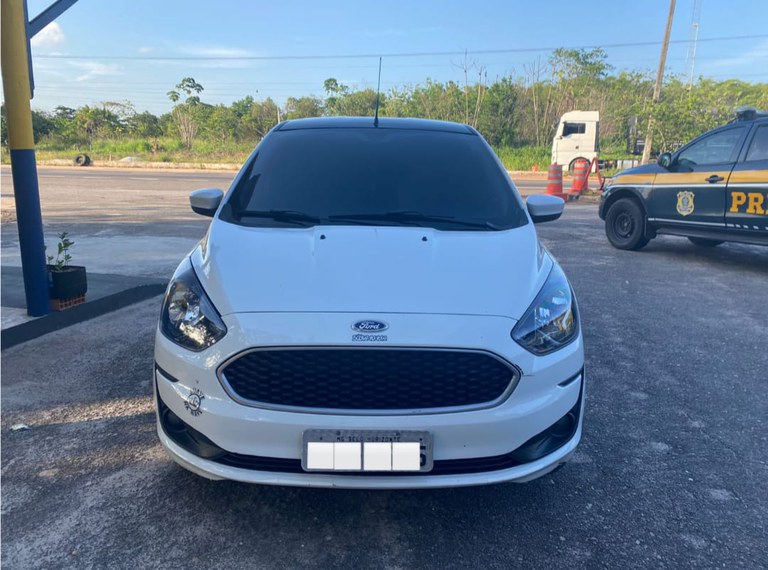 PRF recupera veículo roubado, em Santa Maria do Pará/PA