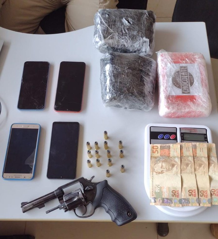 Drogas, arma e munições são apreendidas na BR-163, em Santarém/PA