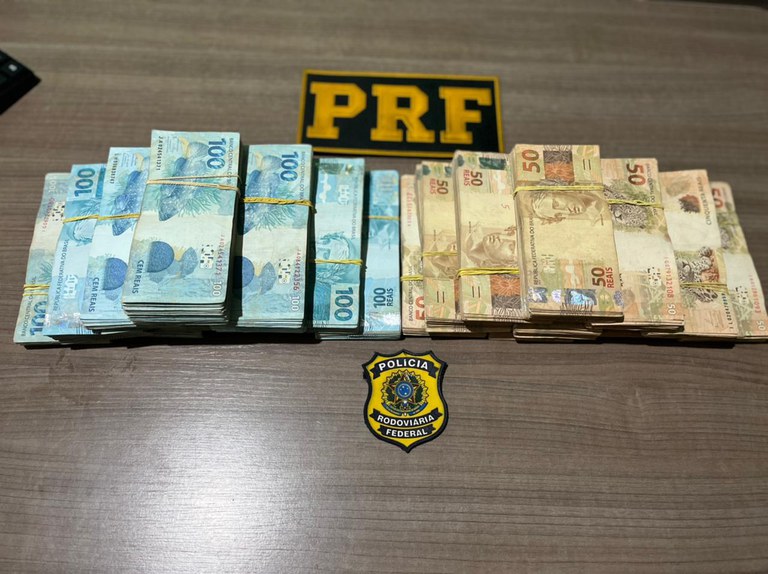 PRF apreende 150 mil reais em espécie, em Itaituba/PA