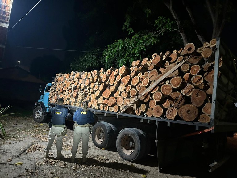 PRF apreende 40 m³ de madeira ilegal, em Marabá