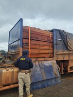 PRF apreende 53m³ de madeira ilegal em Marabá/PA