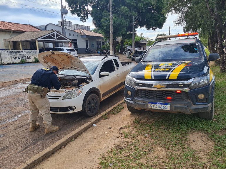 PRF recupera 2 picapes em menos de uma hora, em Redenção