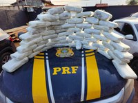PRF apreende 50 kg de maconha em porta-malas de veículo, em Vitória do Xingu/PA
