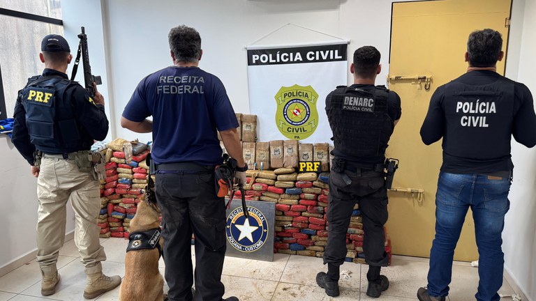 PRF, Denarc e Receita Federal apreendem 309 tabletes de drogas em caminhão em Ananindeua.jpg