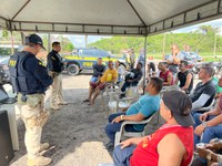 PRF realiza operação de educação para o trânsito em Salinópolis/PA