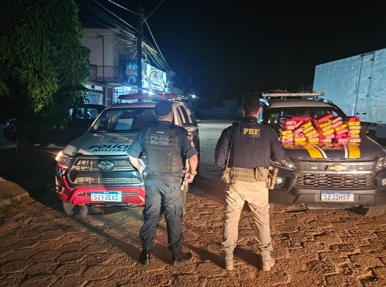 PRF apreende mais de 35 kg de skunk escondidos em fundo falso de veículo na BR-230