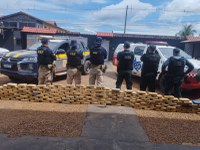 PRF e PM apreendem mais de 200 kg de maconha escondidos em fundo falso de caminhão, em Anapu/PA