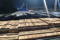 PRF apreende 41 m³ de madeira ilegal na BR-316, em Castanhal/PA