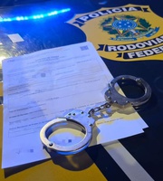 PRF prende homem foragido da justiça na BR-230, em Altamira/PA