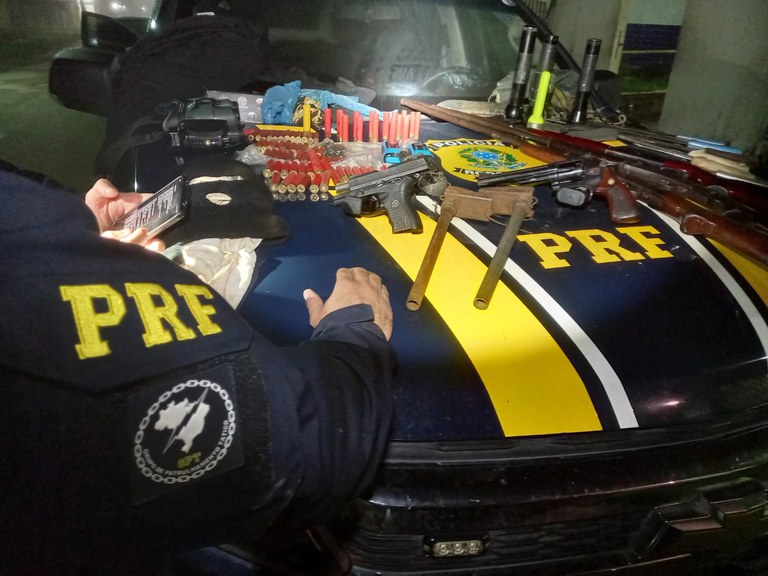 PRF apreende 05 armas de fogo e 133 munições, em Ipixuna do Pará/PA