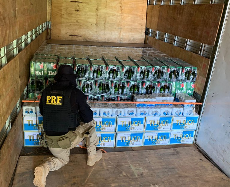PRF apreende 385 caixas de cerveja sem nota fiscal, em Santarém/PA