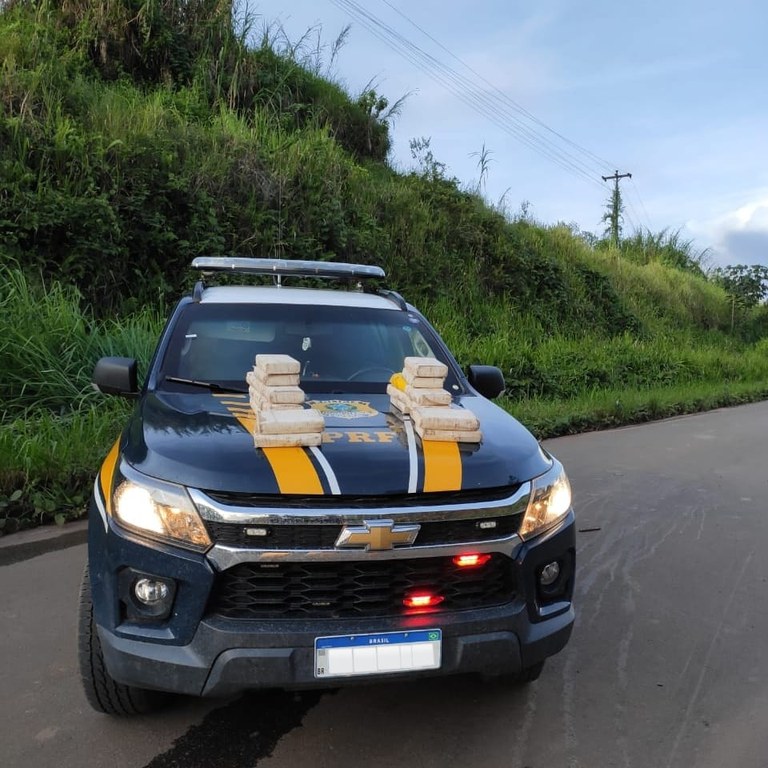 PRF apreende mais de 20kg de cocaína, no município de Brasil Novo/PA