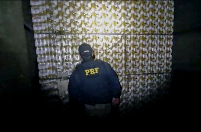 PRF apreende cerca de 21 mil latas de cerveja sem nota fiscal, em Dom Eliseu/PA