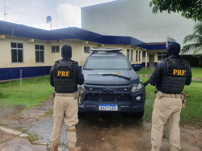 PRF apreende espingarda e munições, em Castanhal/PA