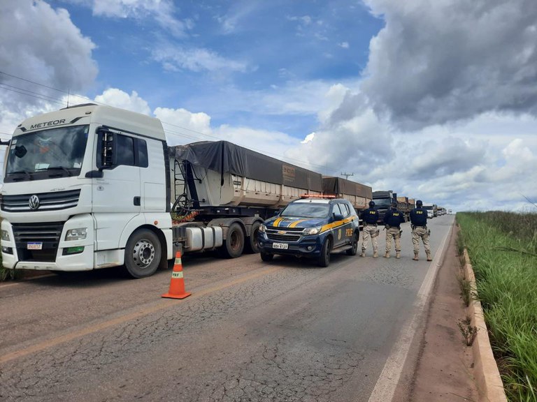 PRF apreende 800 toneladas de manganês, em Marabá/PA