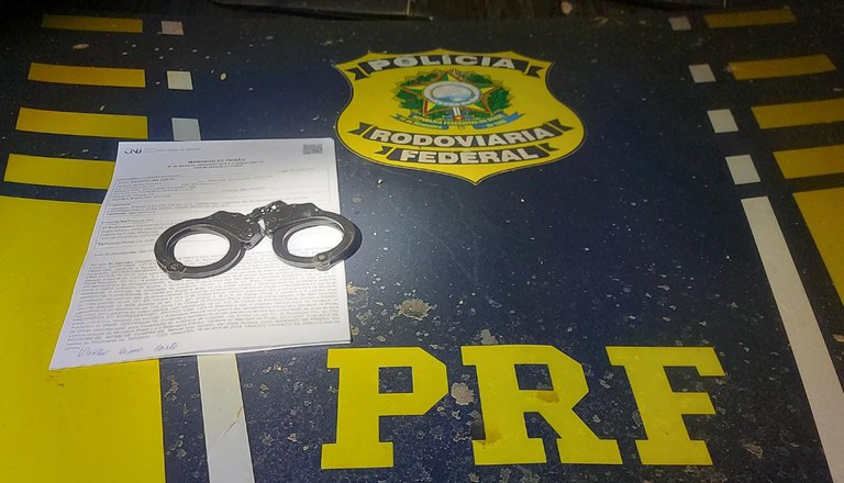 PRF prende homem com mandado de prisão em aberto, em Altamira/PA