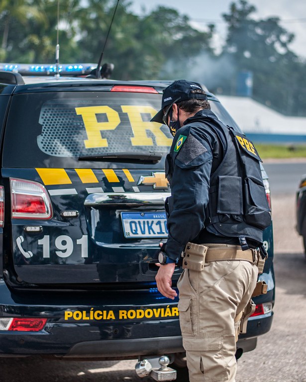PRF prende homem com mandado de prisão em aberto, em Santa Maria do Pará