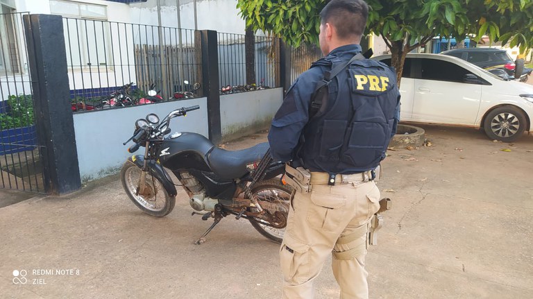 Durante fiscalização, a PRF recuperou 5 motocicletas.