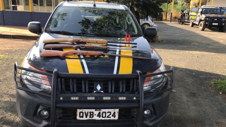 Em Altamira/PA, prendeu três pessoas por porte ilegal de arma de fogo.