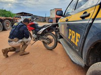 Em Anapú/PA, a PRF recupera duas motocicletas durante fiscalização na BR-230