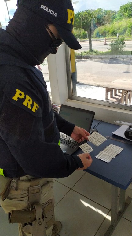 PRF apreende mais de 120 comprimidos de anfetamina durante fiscalização, em Santa Maria do Pará