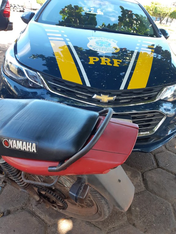 PRF apreende motocicleta adulterada, em Mãe do Rio/PA