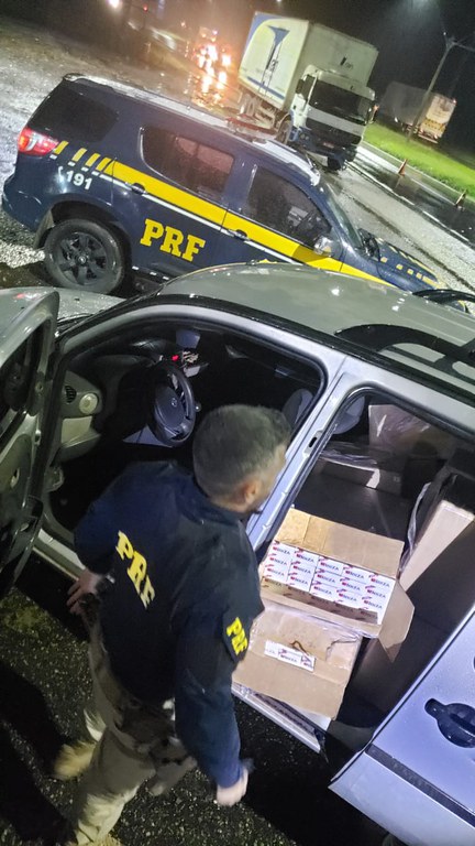 Em Castanhal/PA, a PRF apreende 25.000 maços de cigarros contrabandeados