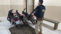 Operação da PRF, recupera 4 motocicletas e prende homem com mandado de prisão em aberto
