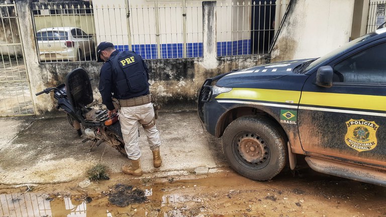 Em Brasil Novo/PA, a PRF recupera motocicleta furtada e prende condutor por receptação