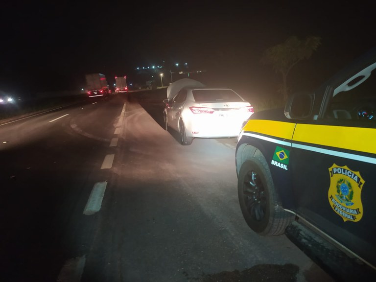 PRF apreende veículo roubado, em Santa Izabel do Pará/PA