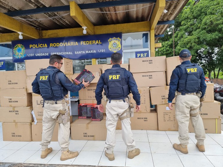 PRF apreende carga com produtos eletrônicos sem nota fiscal, em Santa MariaPA