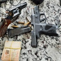 Homem é preso pela PRF na Paraíba com duas armas de fogo, carregadores de pistola e munição