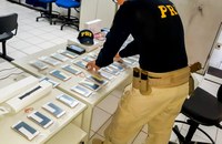PRF apreende produtos eletrônicos avaliados em mais de R$150 mil sem comprovação fiscal no sertão paraibano