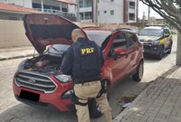 Quatro pessoas foram detidas pela PRF na última segunda-feira (11) por mandado de prisão em aberto, receptação e tráfico de drogas