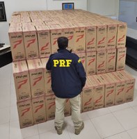 PRF apreende carga de cigarros contrabandeados avaliada em cerca de R$394 mil